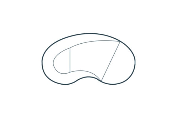 Top-down schematic diagram of a traditional Kidney steel wall vinyl liner pool showing smooth curved perimeters, a shallow-end entry step alcove, and floor transition slope lines leading to a deep-end hopper.
